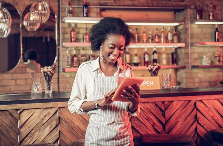 Offre demploi: réceptionniste – Chez la Petite