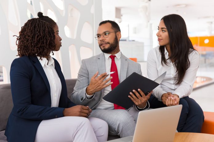 Avis de recrutement : 03 Volontaires en affaires et industries