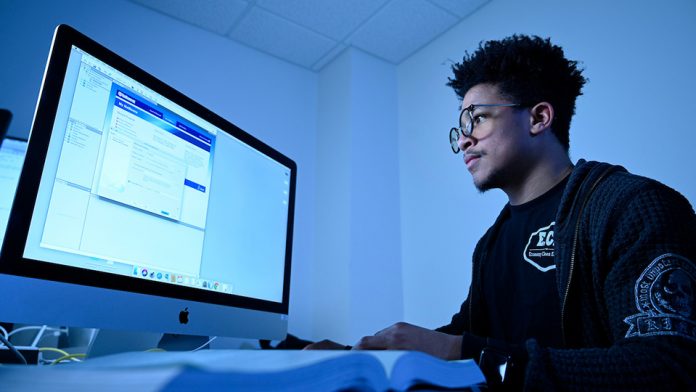Avis de recrutement: Développeur et mobile full stack