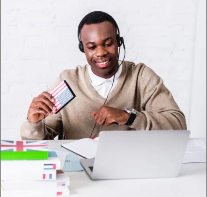Job offer: english-speaking translators