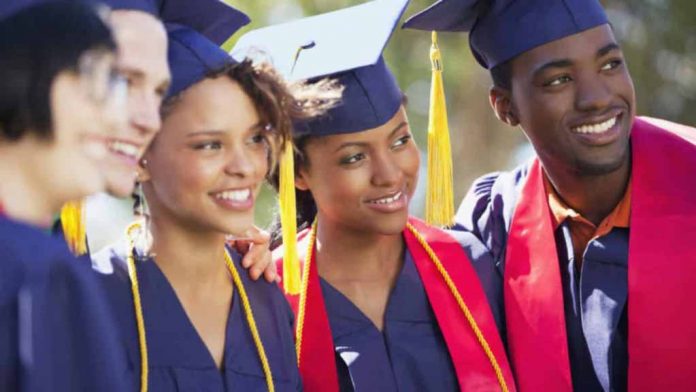 University of Laval Undergraduate Scholarships 2023/