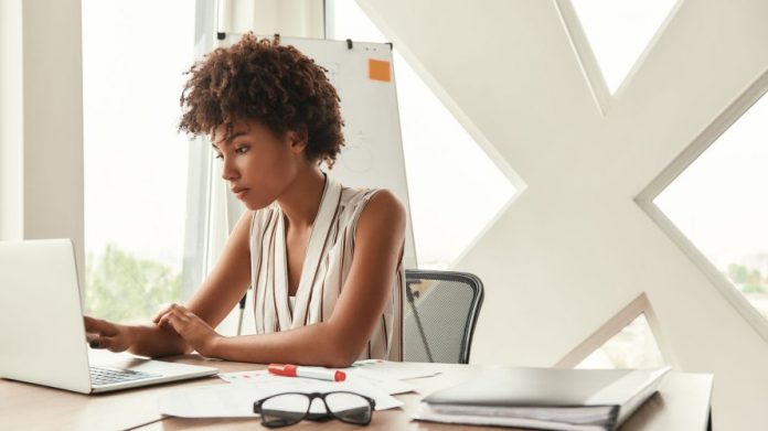Offres d'emploi: Responsable des médias sociaux / chef créati