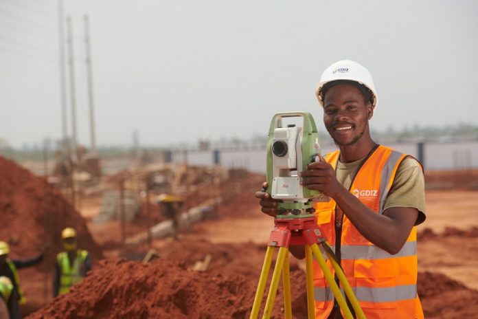Avis de recrutement: Topographe