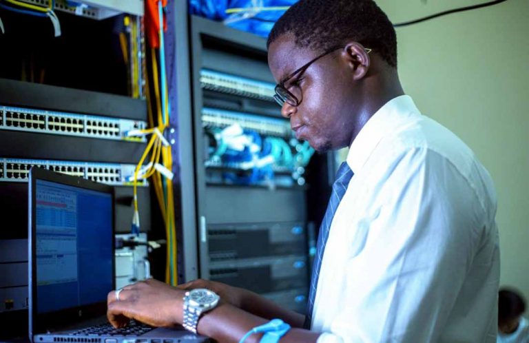 Offre demploi: technicien informaticien