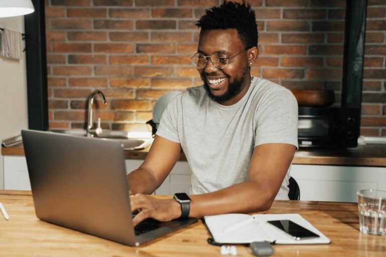 Offre d’emploi: Assistant d’édition et rédacteur
